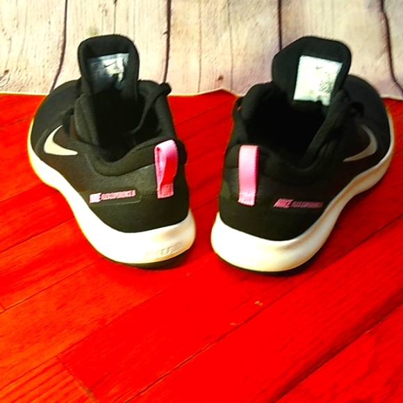 NIKE Flex EXPERIENCE 8 Gym Shoes - Picture 3 of 4